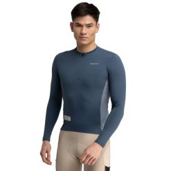 Męska koszulka rowerowa gravel z długim rękawem Kolarstwo Siroko GM3 Karakór. Niebieskie koszulki sportowe męskie SIROKO, m, bez wzorów, z materiału, bez kołnierzyka, bez ramiączek, rowerowe. Za 338.00 zł.