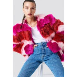 NA-KD Kurtka z kolorowym sztucznym futrem - Pink,Multicolor. Różowe kurtki damskie NA-KD, w kolorowe wzory. Za 445.95 zł.
