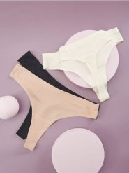 Majtki stringi 3 pack - czarny. Czarne stringi damskie Sinsay, l, bez wzorów, prążkowane. Za 25.99 zł.