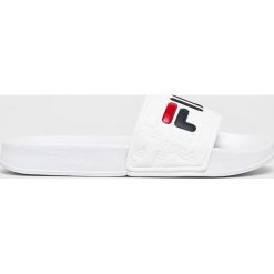Fila - Klapki Boardwalk Slipper. Białe klapki damskie Fila, bez wzorów, z gumy, bez obcasa, na obcasie, bez zapięcia. W wyprzedaży za 99.90 zł.