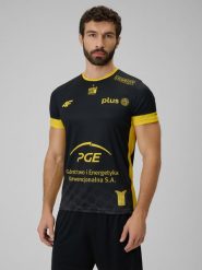 4F Koszulka meczowa replika wyjazdowa z sezonu 2025/26 męska 4F x Skra Bełchatów - czarna M. Czarne t-shirty męskie 4f, l, bez wzorów, z dzianiny, bez kołnierzyka. Za 179.99 zł.