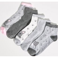 Skarpetki z kotami - Szary. Kapcie damskie Sinsay. Za 24.99 zł.