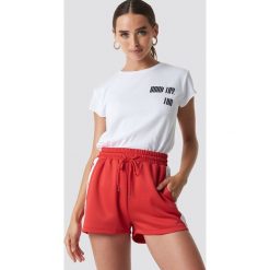 NA-KD T-shirt z surowym wykończeniem Good Try - White. T-shirty damskie marki NA-KD. Za 52.95 zł.