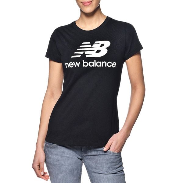 KOSZULKA T-shirt damska NEW BALANCE bawełna. Czarne t-shirty damskie New Balance, bez wzorów, z bawełny, bez kołnierzyka. Za 109.00 zł.