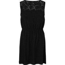 Vero Moda Strój Boca S / L Lace Short strój Black (rozmiar S). Czarne sukienki damskie Vero Moda, l, bez wzorów, z koronki, bez kołnierzyka, bez ramiączek. W wyprzedaży za 74.00 zł.
