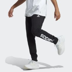 Spodnie dresowe męskie adidas Essentials French Terry Tapered Cuff. Czarne spodnie sportowe męskie Adidas, m, bez wzorów, z bawełny, do biegania. Za 236.90 zł.