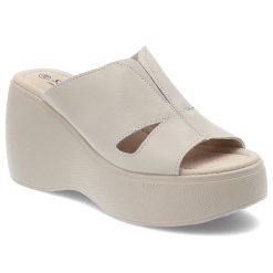 Klapki damskie S. Barski, na wysokim koturnie ze skóry naturalnej wygodne, beżowe, LR51-541. Brązowe sandały damskie S.BARSKI, bez wzorów, ze skóry, bez obcasa, na koturnie, bez zapięcia. Za 149.00 zł.