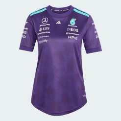 KOSZULKA MERCEDES - AMG PETRONAS FORMULA 1 TEAM VANDA BLOOM DRIVER. Fioletowe koszulki sportowe damskie Adidas, m, bez wzorów, z dzianiny, bez kołnierzyka, bez ramiączek, climacool (adidas). Za 399.00 zł.