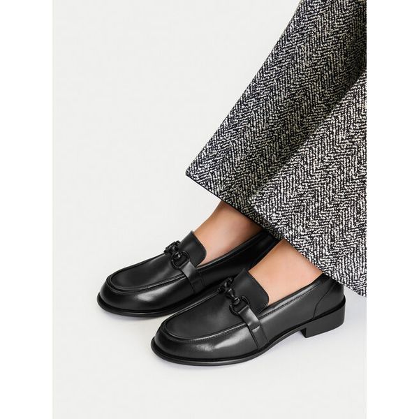 Loafersy GINO ROSSI. Czarne mokasyny damskie Gino Rossi. Za 229.99 zł.
