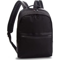 Plecak GUESS - HM6575 POL84 BLA. Czarne plecaki damskie Guess, z materiału. W wyprzedaży za 379.00 zł.