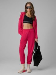 Spodnie dresowe joggery damskie 4F 4FRSS26TTROF1974. Czerwone spodnie dresowe damskie 4f, m, bez wzorów, z bawełny. Za 159.99 zł.