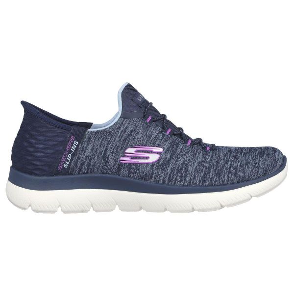 Buty SKECHERS SLIP-INS: SUMMITS- DAZZLING HAZE Niebieski. Niebieskie trampki i tenisówki damskie Skechers, bez wzorów, z tkaniny, bez zapięcia. Za 259.99 zł.