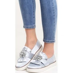 Szare Slip On Never Too Late. Szare trampki i tenisówki damskie Born2be, z aplikacjami, z satyny, bez zapięcia. Za 24.99 zł.