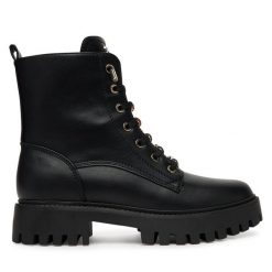 Trapery Guess. Czarne śniegowce i trapery damskie Guess. Za 639.99 zł.
