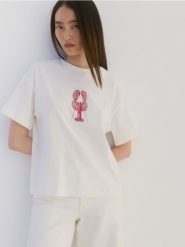 Bawełniany t-shirt z nadrukiem - złamana biel. T-shirty damskie Reserved, l, bez wzorów, z bawełny, bez kołnierzyka. W wyprzedaży za 35.99 zł.
