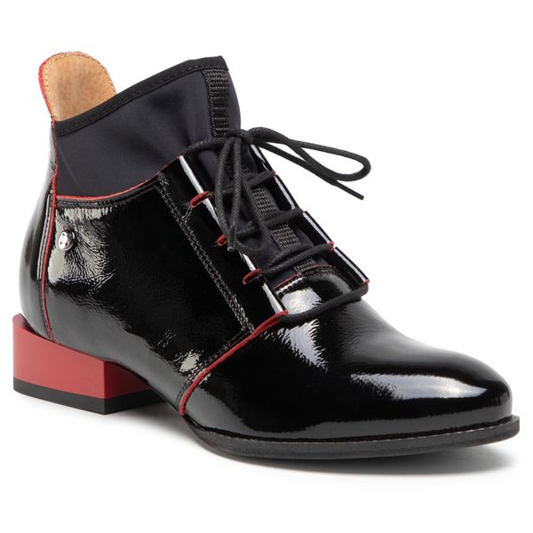 Trzewiki Maciejka. Czarne botki damskie Maciejka, bez obcasa, na płaskiej podeszwie, bez zapięcia. Za 289.99 zł.