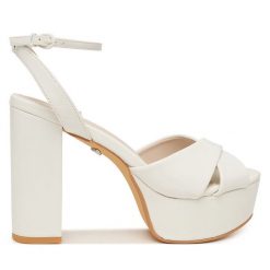 Sandały Buffalo. Białe sandały damskie Buffalo, bez wzorów, bez obcasa, na słupku, bez zapięcia. Za 429.99 zł.