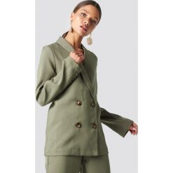 NA-KD Classic Dwurzędowa marynarka oversize - Green. Żakiety damskie marki NA-KD Classic. Za 202.95 zł.