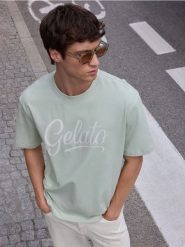 T-shirt relaxed fit z nadrukiem - jasnozielony. Zielone t-shirty męskie Reserved, l, bez wzorów, z bawełny, bez kołnierzyka. Za 69.99 zł.