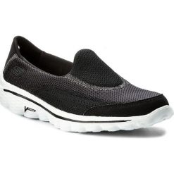 Buty SKECHERS - Go Walk 2 13590/BKW Black/White. Czarne obuwie sportowe damskie Skechers, z materiału. W wyprzedaży za 209.00 zł.