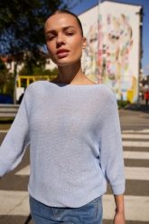 Cienki sweter błękitny. Niebieskie swetry damskie MOODO, l, bez wzorów, z poliamidu, bez kołnierzyka, bez ramiączek, bez kaptura. Za 109.99 zł.