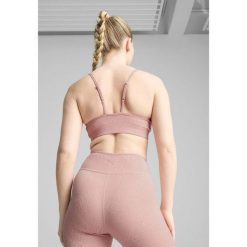 Damski stanik MOVE CLOUDSPUN AOP PUMA Rose Quartz Pink. Czerwone obuwie sportowe damskie Puma, bez wzorów, na fitness i siłownię. W wyprzedaży za 109.00 zł.