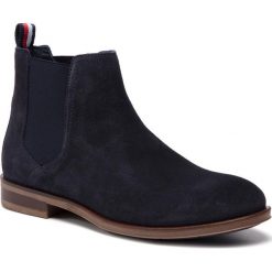 Sztyblety TOMMY HILFIGER - Dress Casual Suede Chelsea FM0FM02212 Midnight 403. Botki męskie marki Tommy Hilfiger. Za 649.00 zł.