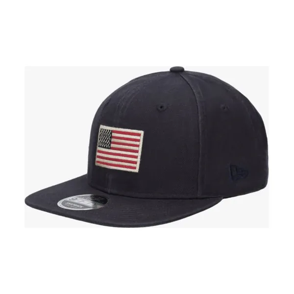 New Era Czapka Seasonal Flag 9Fifty Navy , granatowy, rozmiar ML. Niebieskie czapki i kapelusze damskie New Era, bez wzorów, z materiału. W wyprzedaży za 79.99 zł.