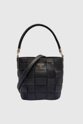 GUESS Czarna torebka damska Maylee Bucket. Czarne torebki do ręki damskie Guess, z aplikacjami, ze skóry ekologicznej, klasyczne, bez dodatków. W wyprzedaży za 489.99 zł.