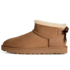 Kozaki Ugg Australian W Ultra Mini Bailey Bow Damskie. Brązowe kozaki damskie UGG, z gumy, bez obcasa. Za 992.99 zł.