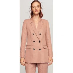 Dwurzędowa marynarka - Różowy. Żakiety damskie marki Reserved. Za 139.99 zł.