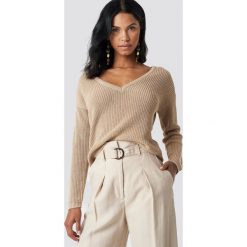 NA-KD Sweter z głębokim dekoltem V - Beige. Swetry damskie marki NA-KD. Za 121.95 zł.