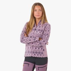 Bluza polarowa turystyka damska Swedemount Idre Fleece III wodoodporna. Czerwone bluzy damskie SWEDEMOUNT, bez wzorów, z polaru, bez kaptura, narciarskie. Za 129.99 zł.