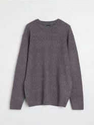 Prążkowany sweter - fioletowy. Fioletowe swetry przez głowę męskie Sinsay, l, bez wzorów, prążkowane, bez kołnierzyka. Za 69.99 zł.