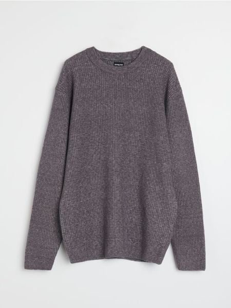 Prążkowany sweter - fioletowy. Fioletowe swetry przez głowę męskie Sinsay, l, bez wzorów, prążkowane, bez kołnierzyka. Za 69.99 zł.
