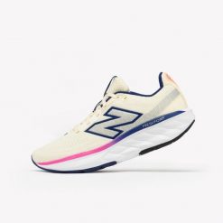 Second Life - Buty do biegania damskie New Balance Fresh Foa... - Stan Doskonały. Białe obuwie sportowe damskie New Balance, bez wzorów, z materiału, do biegania. Za 211.99 zł.