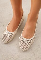 Jasnobeżowe Siateczkowe Balerinki z Plecioną Cholewką z Kokardką Lilinrelle. Brązowe baleriny damskie Born2be, bez wzorów, z jeansu, klasyczne, bez obcasa. Za 69.99 zł.