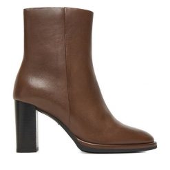 Botki GINO ROSSI. Brązowe botki damskie Gino Rossi, bez obcasa, na słupku, bez zapięcia. Za 479.99 zł.