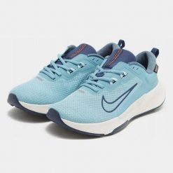 Buty do biegania Nike Juniper Trail 2 Gtx V2. Niebieskie buty sportowe męskie Nike, bez zapięcia, do biegania. Za 419.40 zł.