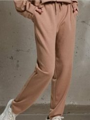 Spodnie soft touch z dodatkiem wiskozy - beżowy. Brązowe spodnie materiałowe damskie Sinsay, l, bez wzorów, z wiskozy. Za 49.99 zł.