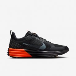 Nike Lunar Roam Sneskersy męskie. Czarne buty sportowe męskie Nike, z materiału, bez zapięcia, na fitness i siłownię. Za 409.99 zł.