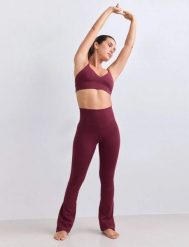 Damskie legginsy rozszerzane, wysoki stan squat proof dla niskich Sense bordowe. Czerwone legginsy sportowe damskie Aim'n, s, bez wzorów, z elastanu, z podwyższonym stanem, długie, na fitness i siłownię. Za 346.00 zł.