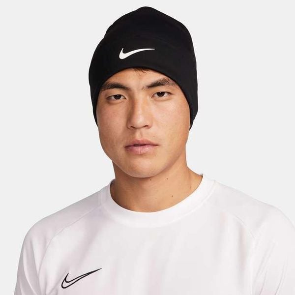 Czapka Nike Peak. Czarne czapki i kapelusze męskie Nike, bez wzorów, z materiału, klasyczne. Za 79.99 zł.