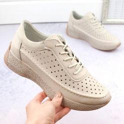 Skórzane półbuty damskie ażurowe beżowe Sergio Leone SP013. Brązowe półbuty damskie Sergio Leone, w ażurowe wzory, ze skóry, bez obcasa, bez zapięcia. Za 169.99 zł.