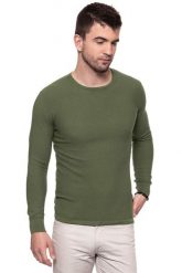MĘSKI SWETER WRANGLER PIQUE CREW KNIT DEEP LICHEN GRN W8616PT1X 112132317. Zielone swetry przez głowę męskie Wrangler, m, bez wzorów, bez kołnierzyka. W wyprzedaży za 79.99 zł.