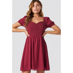 Trendyol Sukienka mini z guzikami - Red. Czerwone sukienki damskie Trendyol, w paski, z dekoltem na plecach, z krótkim rękawem. Za 161.95 zł.
