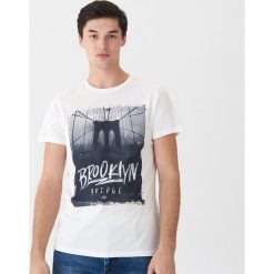 T-shirt z nadrukiem Brooklyn - Kremowy. T-shirty męskie marki House. Za 39.99 zł.