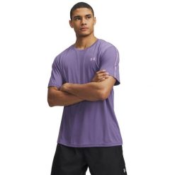 Koszulka męska Under Armour Tech Taping SS. Fioletowe koszulki sportowe męskie Under Armour, m, bez wzorów, bez kołnierzyka, bez ramiączek. Za 89.99 zł.