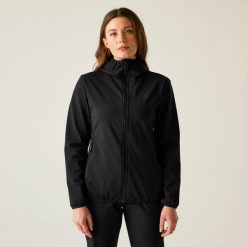 Damski mrożony wodoodporny, oddychający, wiatroszczelny softshell. Czarne kurtki sportowe damskie Dare 2b, bez wzorów, z softshellu, bez kaptura, trekkingowe. Za 199.99 zł.