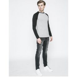 Smith&Jones - Longsleeve. Szare bluzki z długim rękawem męskie Smith&Jones, z bawełny, z okrągłym kołnierzem. W wyprzedaży za 24.90 zł.
